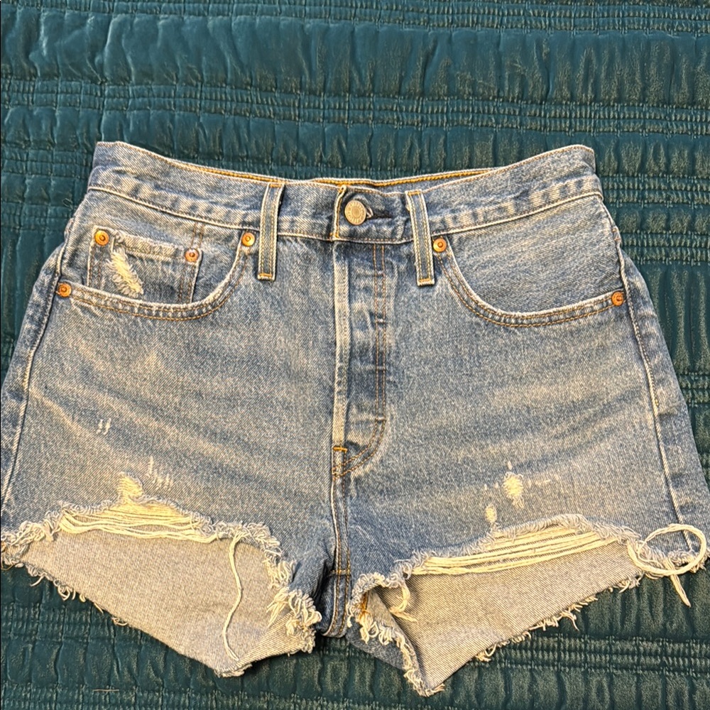 Levi’s cut off shorts